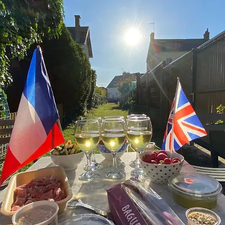 Maison De Vue Et Canal Ouistreham